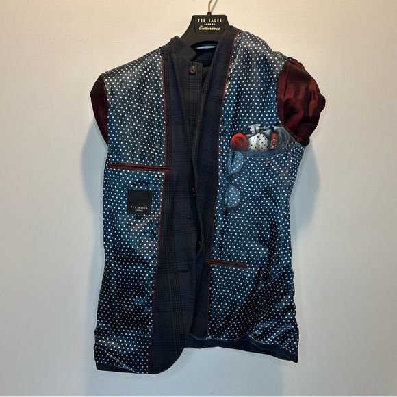 Beautiful Ted Baker 3 pc Suite - 30R pants, Size S (Ted Size 2) - Picture 9 of 12